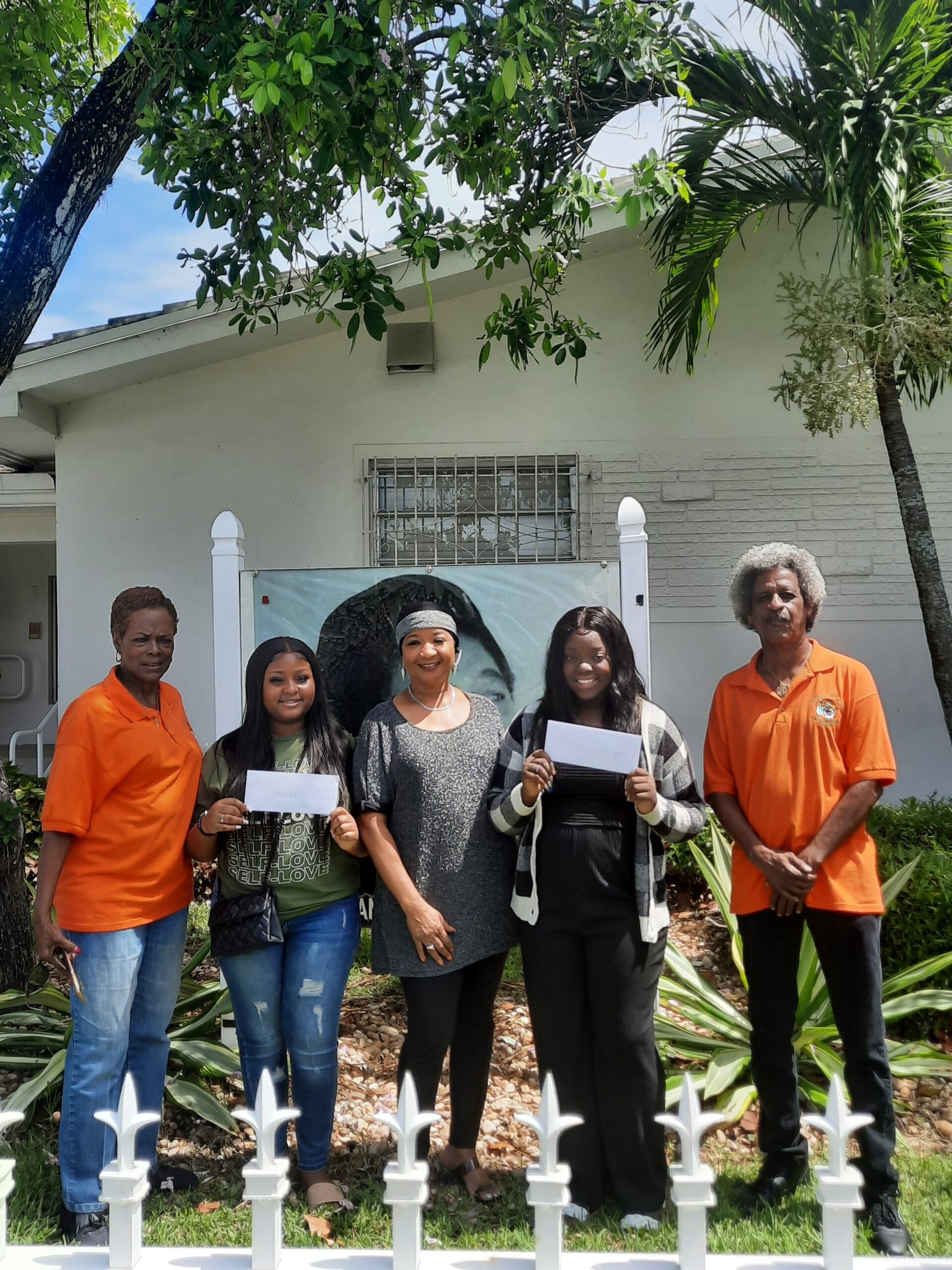 Joanne Gibbons Smith Faith Mervil Vice Mayor Beverly Perkins Audrey Rozier and Class of 1966 President Henry Robinson 2 scaled